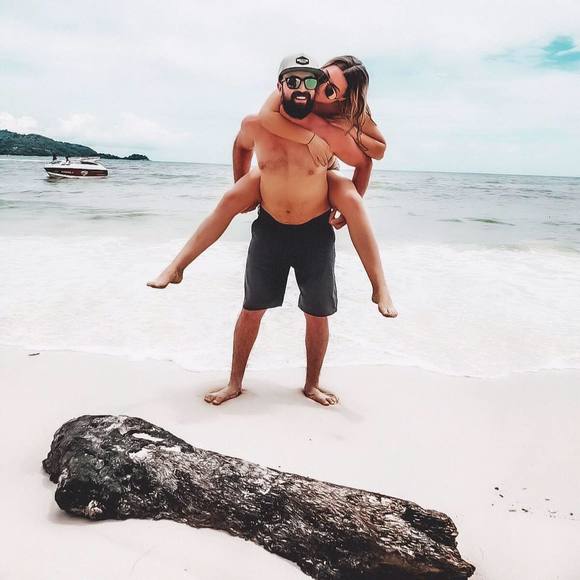 Meet your Posher, Carly - Picture 1 of 1